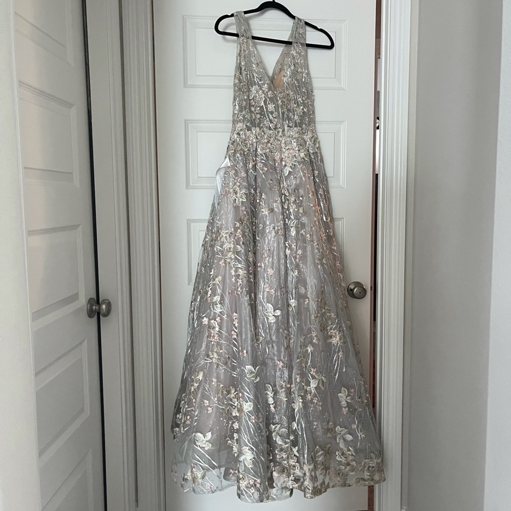Beautiful mac Duggal dress